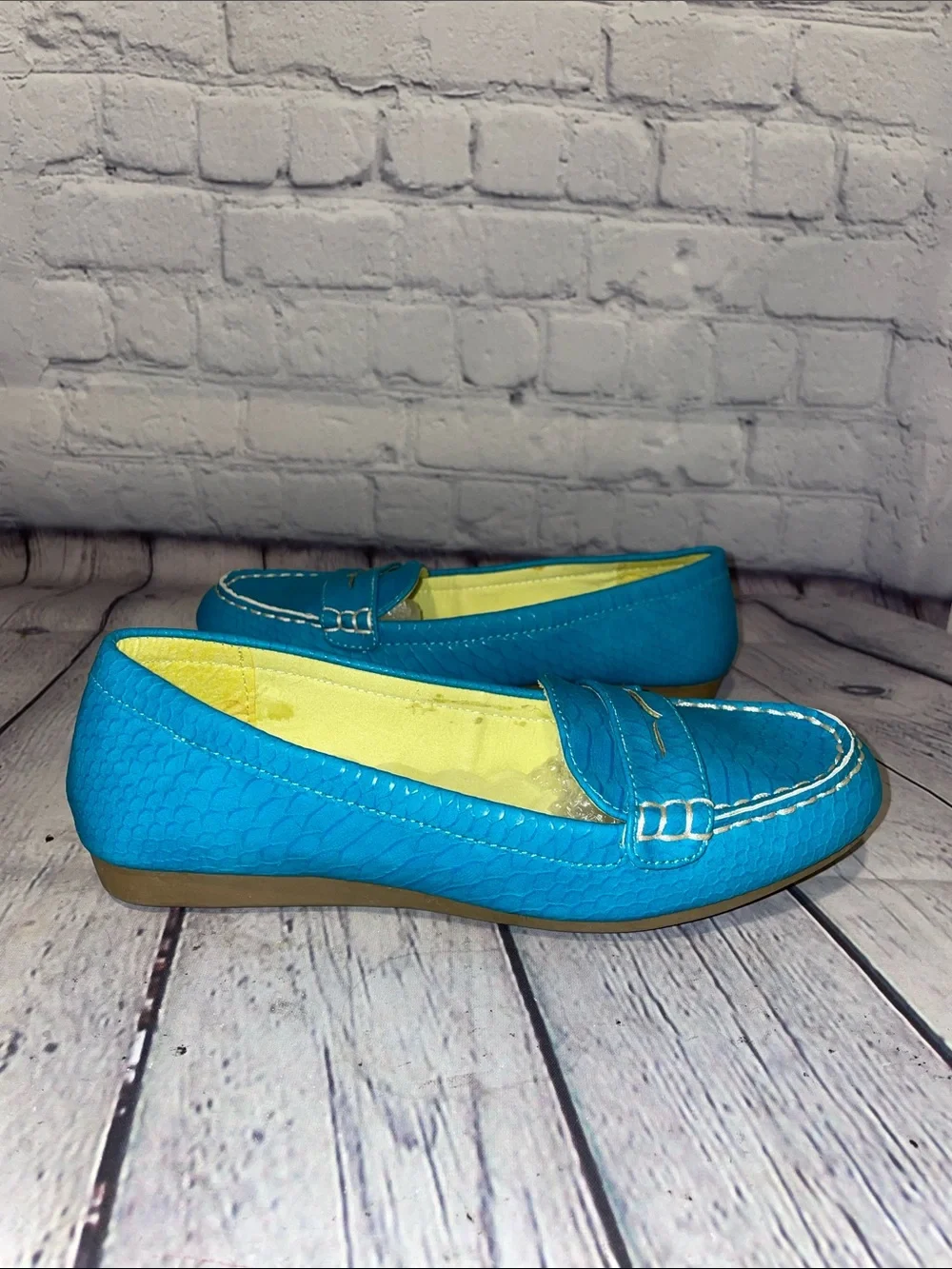 Avon Cushion Walk Turquoise Blue Women's Loafers Like New! Sz7